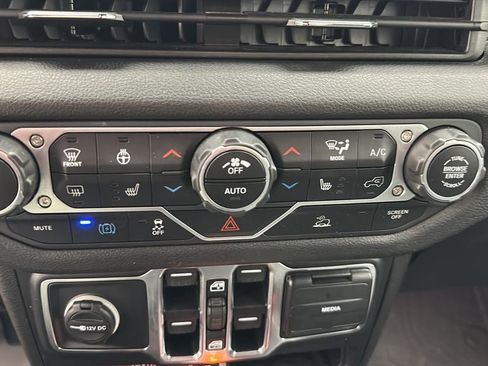 Used 2024 Jeep Wrangler Unlimited AWD/4WD image 20