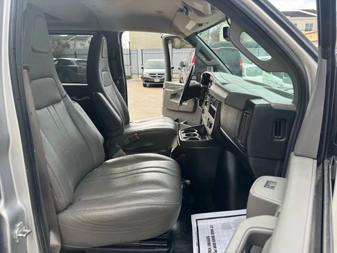 Used 2017 Chevrolet Express 3500 LS image 37