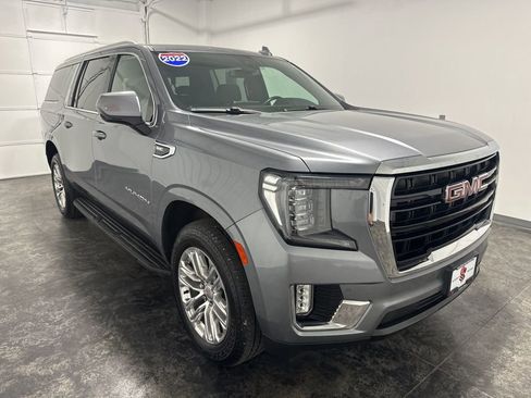 Used 2022 GMC Yukon XL SLE w/ Gmc Pro Safety Plus Package AWD/4WD image 3