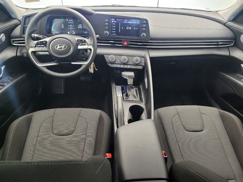 Used 2024 Hyundai Elantra SE FWD image 22