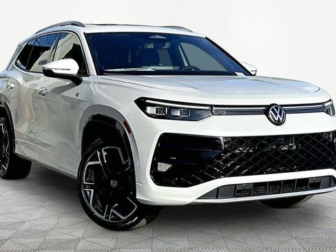 New 2026 Volkswagen Tiguan SEL R-Line image 1