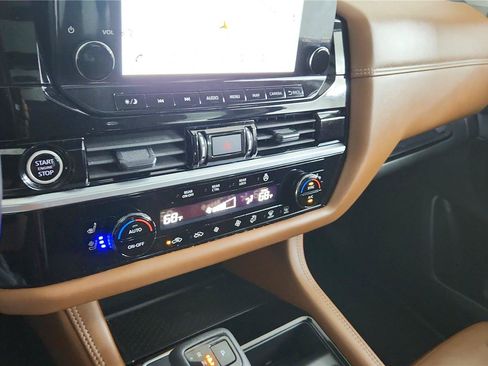 Used 2024 Nissan Pathfinder Platinum FWD image 28
