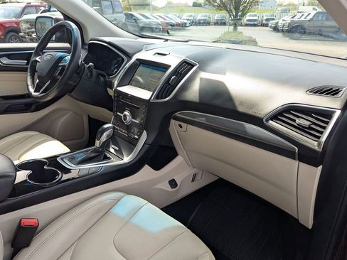 Used 2018 Ford Edge Titanium w/ Equipment Group 302A AWD/4WD image 27