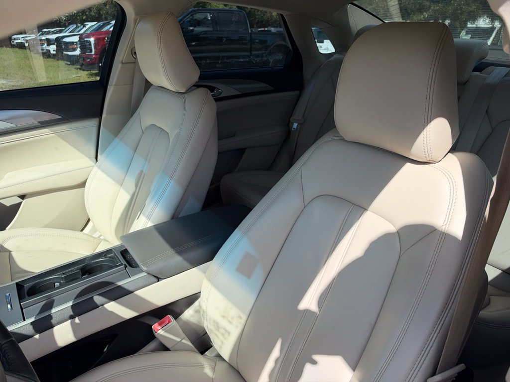 Used 2020 Lincoln MKZ w/ Convenience Package FWD image 10