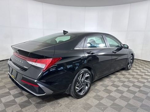 Used 2024 Hyundai Elantra Limited image 3