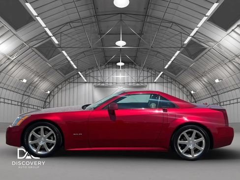 Used 2005 Cadillac XLR RWD image 2