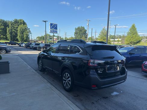Used 2024 Subaru Outback Premium AWD/4WD image 5