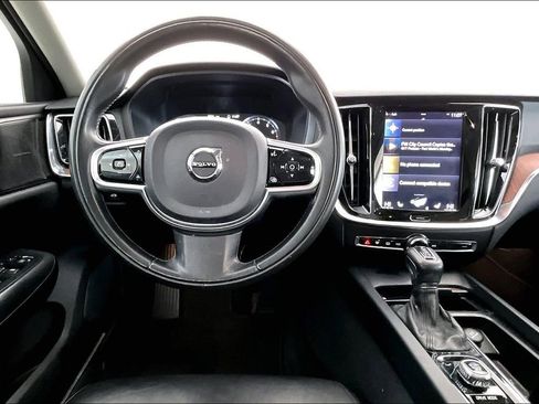 Used 2019 Volvo S60 T5 Momentum w/ Multimedia Package image 7