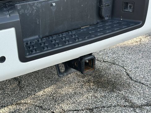 Certified 2024 Nissan Titan SV w/ SV Convenience Package image 11