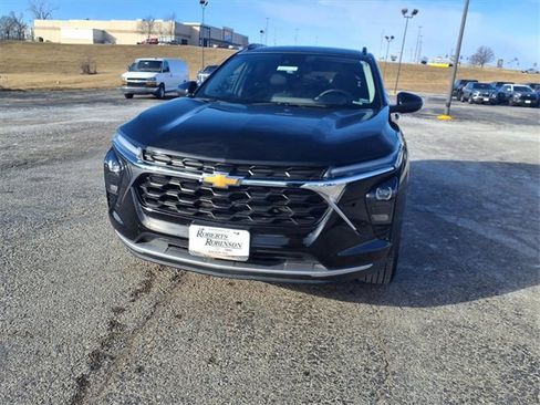 Used 2025 Chevrolet Trax LT w/ LT Convenience Package image 32