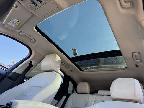 Used 2017 Jaguar F-PACE Prestige image 22