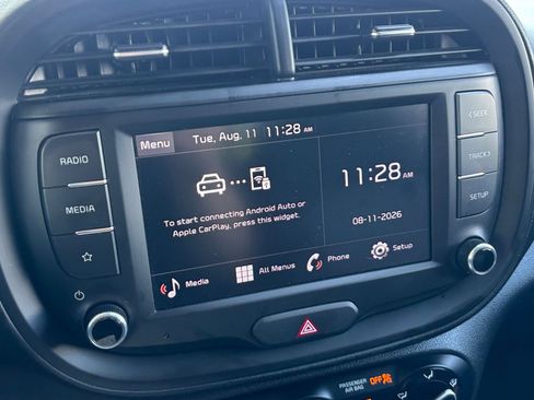 Used 2025 Kia Soul LX w/ LX Technology Package FWD image 20
