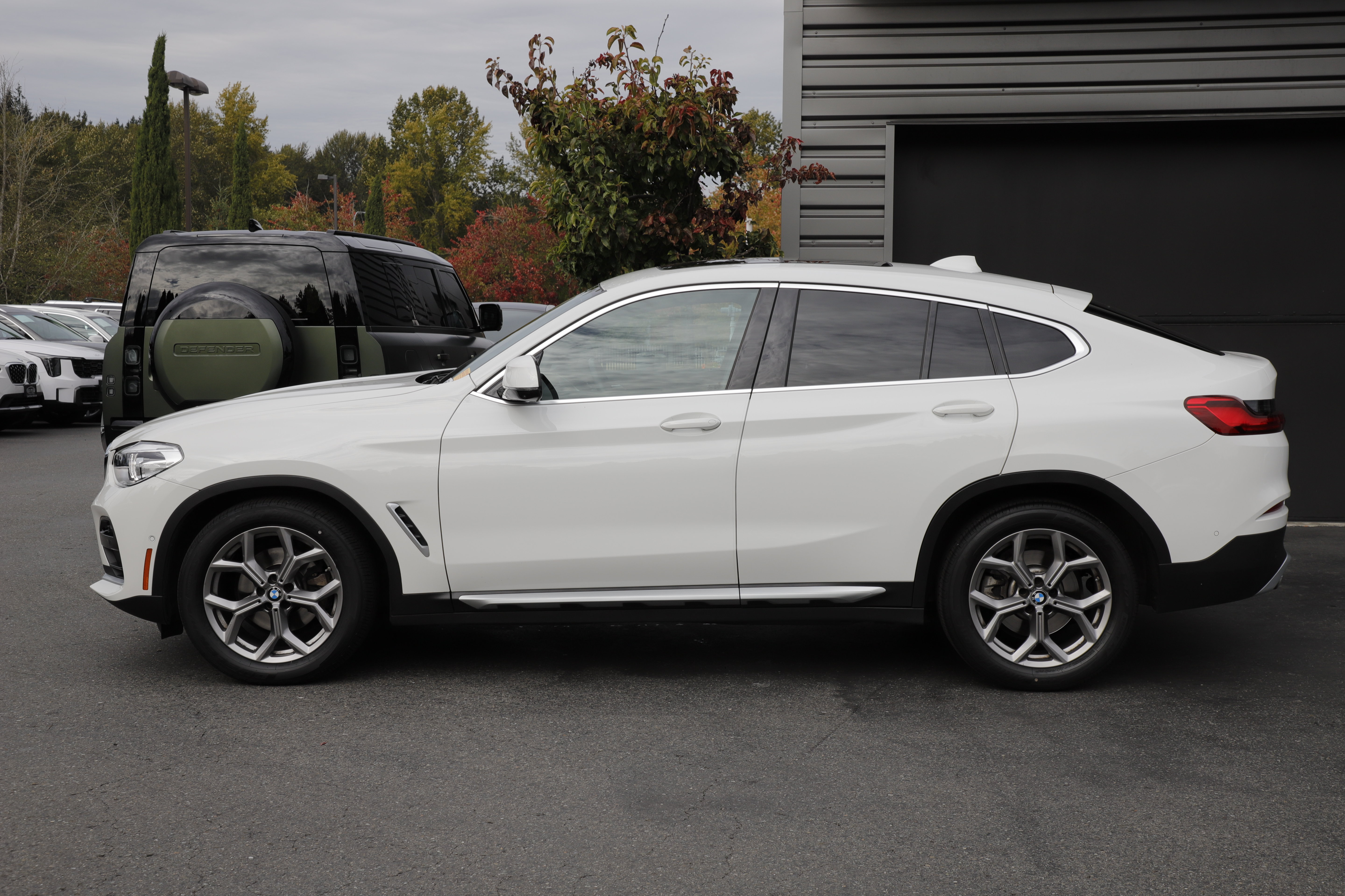 Used 2021 BMW X4 xDrive30i w/ Premium Package AWD/4WD image 5