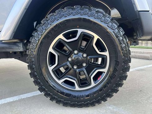 Used 2016 Jeep Wrangler Unlimited Rubicon image 28