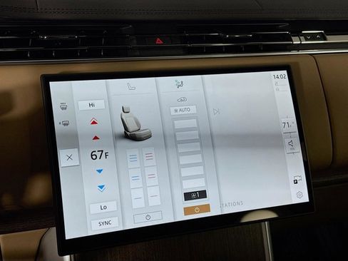 New 2026 Land Rover Range Rover Long Wheelbase SE image 18