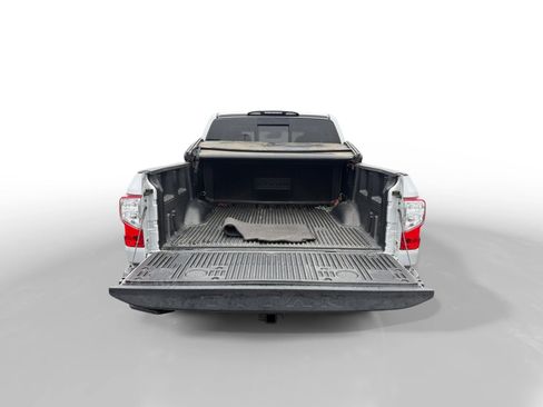 Used 2021 Nissan Titan SV w/ SV Convenience Package image 17