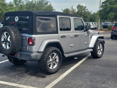 Used 2018 Jeep Wrangler Unlimited Sahara AWD/4WD image 6