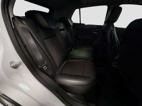 Used 2020 Chevrolet Trax LT w/ Sun & Sound Package FWD image 38
