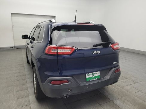 Used 2018 Jeep Cherokee Latitude FWD image 5