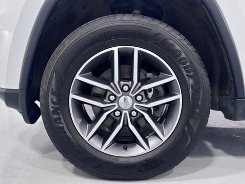 Used 2018 Jeep Grand Cherokee Limited AWD/4WD image 30