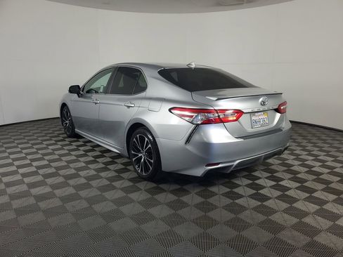 Used 2020 Toyota Camry SE image 6