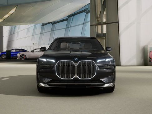 New 2025 BMW i7 eDrive50 w/ Premium Package image 3