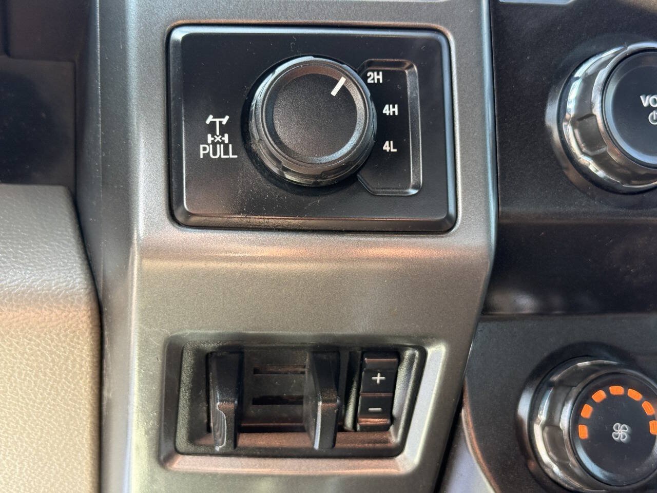 Used 2022 Ford F350 XLT w/ XLT Premium Package AWD/4WD image 20