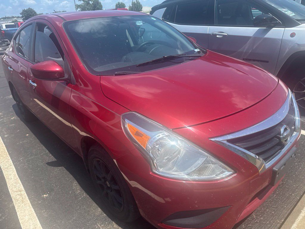 Used 2015 Nissan Versa SV FWD image 3