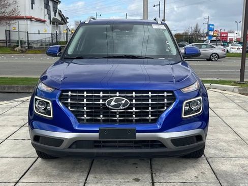 Used 2023 Hyundai Venue Limited w/ Cargo Package FWD image 6