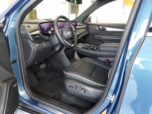 Used 2025 Buick Enclave Preferred image 11