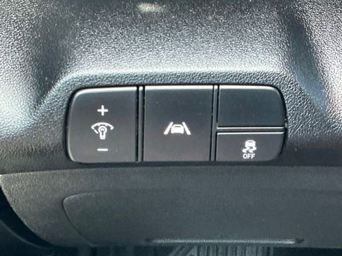 Used 2021 Hyundai Elantra Limited image 19