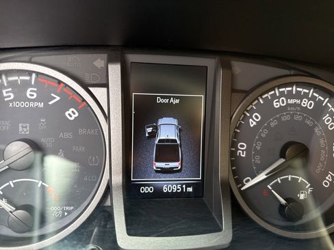 Used 2021 Toyota Tacoma TRD Off-Road image 17