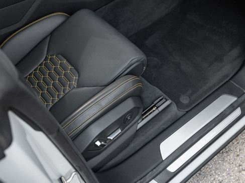 Used 2022 Lamborghini Urus AWD/4WD image 33