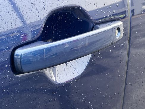 Used 2023 Nissan Frontier SV image 12