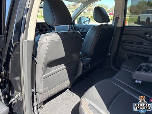 Used 2025 Nissan Pathfinder SL FWD image 39