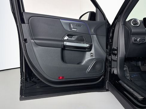 Certified 2025 Mercedes-Benz GLB 250 image 21