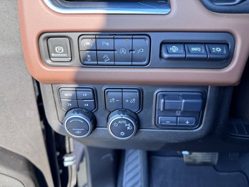 Used 2021 Chevrolet Suburban High Country AWD/4WD image 30