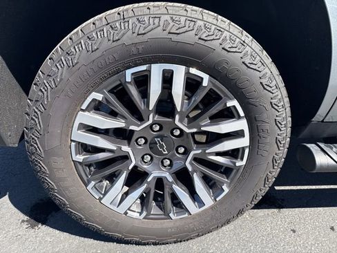Used 2026 Chevrolet Tahoe Z71 w/ Comfort Package AWD/4WD image 34