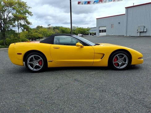 Used 2002 Chevrolet Corvette Convertible w/ Preferred Equipment Group2 RWD image 3