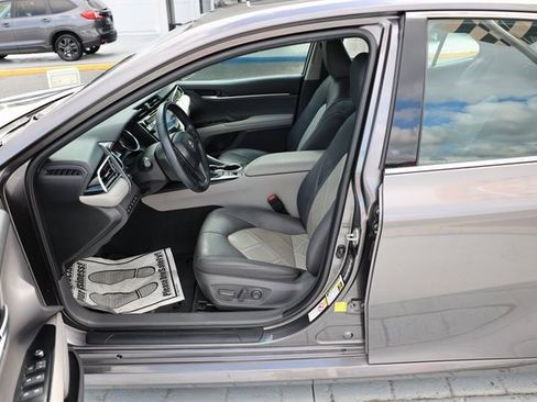 Used 2018 Toyota Camry XLE image 14