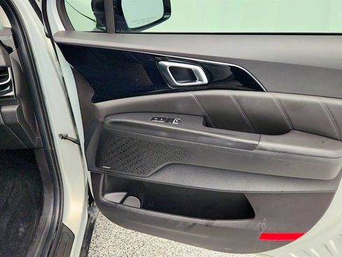 Used 2025 Kia Carnival SX Prestige image 23