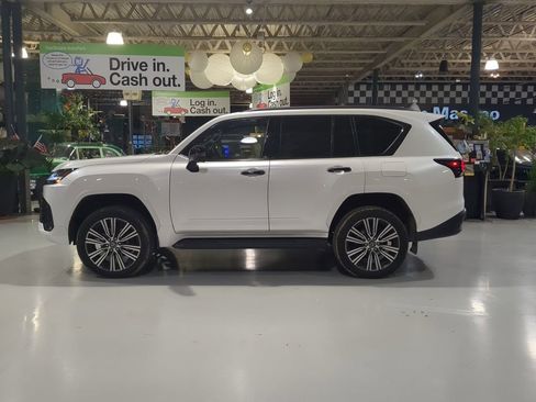 Used 2024 Lexus LX 600 4WD w/ Appearance Package image 10