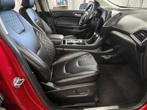 Used 2024 Ford Edge Titanium image 10