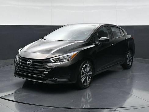 Used 2025 Nissan Versa SV FWD image 5