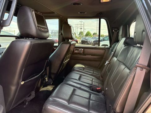 Used 2012 Lincoln Navigator 2WD image 18