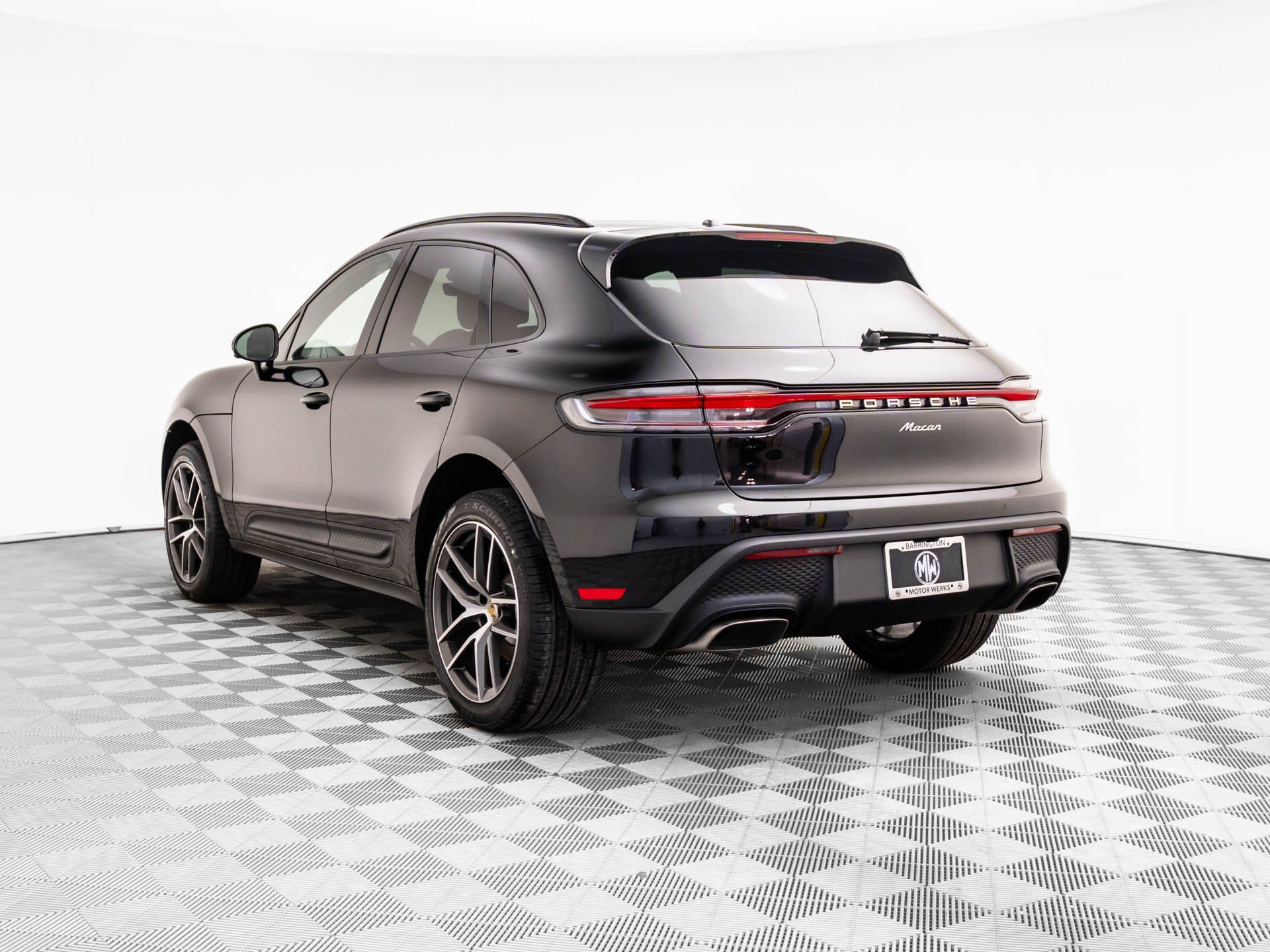 Used 2026 Porsche Macan AWD/4WD image 3