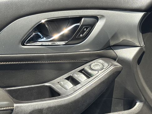 Used 2020 Chevrolet Traverse LS FWD image 15