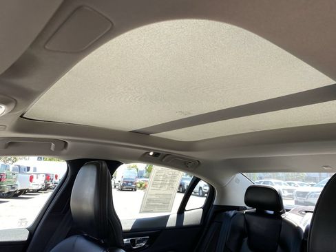 Used 2021 Volvo S60 T5 Momentum FWD image 33