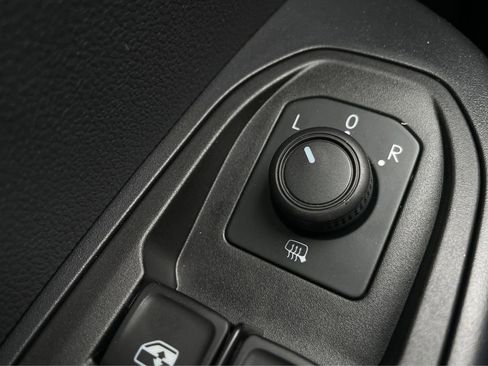 New 2024 Volkswagen Taos SE image 31