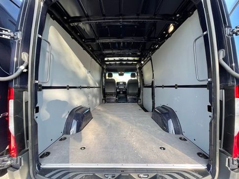 Used 2024 Mercedes-Benz Sprinter 2500 image 9
